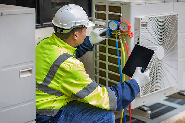Professional Hvac technician working in Port Saint Lucie, FL